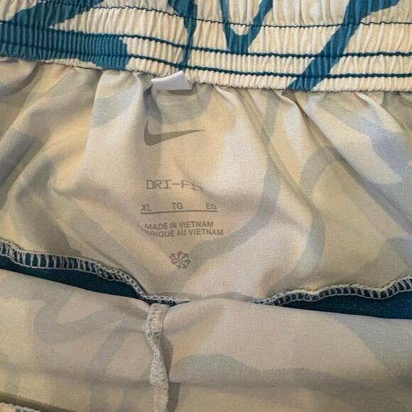 Men's NikeCourt Dri-Fit Slam Tennis Shorts Green Abyss/Black Size XL - Picture 2 of 3